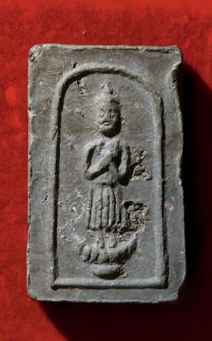 พระประจำวัน (วันศุกร์) คุณแม่ชีบุญเรือน วัดอาวุธ เนื้อดิน หลวงปู่สด วัดปากน้ำ,หลวงปู่โต๊ะ วัดประดู่ฉิมพลี, หลวงปู่ทิม วัดละหารไร่ และคณาจารย์ชื่อดังยุคปี 2500 ร่วมปลุกเสกกว่า 108 รูป