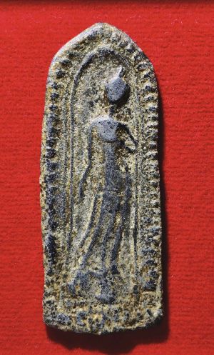 พระลีลา กรุวัดท่าการ้อง พิมพ์บัวตูม หลังเข็ม เนื้อชินอุทุมพร จ.สุพรรณบุรี