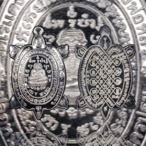 เหรียญเต่าปลดหนี้ 62 หลวงปู่หลิว ปี 2562 พิมพ์เล็ก เนื้อเงิน น้ำหนัก 4.25 กรัม ตอกโค๊ต 2499