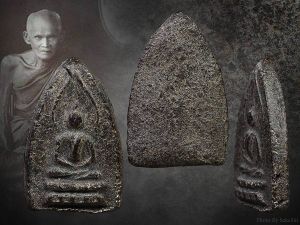 พระผงหลวงปู่บุญ วัดกลางบางแก้ว เนื้อผงยาจินดามณี
