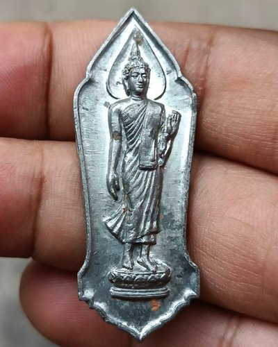 พระลีลา 25 พุทธศตวรรษ เนื้อชิน พิมพ์พระศกจุด มีคราบปลวก