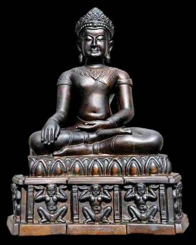 พระพุทธศรีพนมรุ้ง หลวงพ่อทิพย์ วัดโพธิ์ทอง จ.บุรีรัมย์ พิธีปลุกเสกโดยหลวงปู่ทิม วัดละหารไร่ ปี 2517 หน้าตัก 9 นิ้ว โค้ดเลข 72