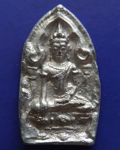 9.พระยอดขุนพลหล่อพิมพ์อยุธยา หลวงพ่อฑูรย์ วัดโพธินิมิตร เนื้อชิน พ.ศ. 2527 สูง 5 ซ.ม. สร้างจากเนื้อชินกรุเก่าที่ชำรุดแตกหัก