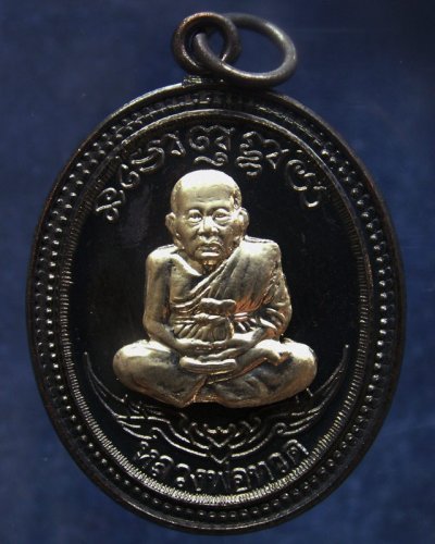 กรรมการ !!! เลข 75...เหรียญหลวงปู่ทวด หลังพ่อท่านเขียว วัดห้วยเงาะ รุ่นกิตติคุโณ 82 เนื้อทองแดงรมดำหน้า-หลังอัลปาก้า โค้ด-เลข พร้อมกล่องเดิม พ.ศ. 2553 สร้างแจกกรรมการ 999 องค์