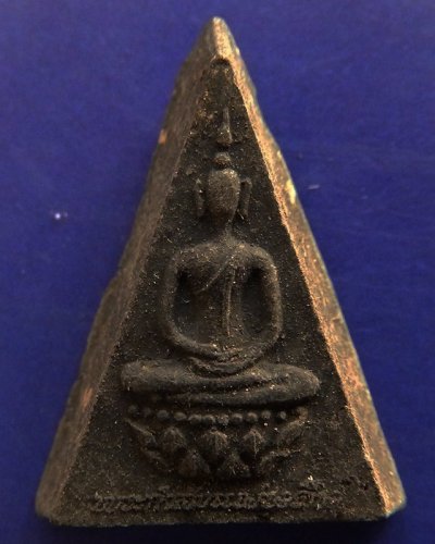 22.พระกำลังแผ่นดิน พิมพ์คะแนน (เล็ก) มวลสารจิตรลดา ในหลวงครองราชครบ 50 พรรษา พ.ศ. 2539 สร้างน้อยหายาก พร้อมกล่องเดิม