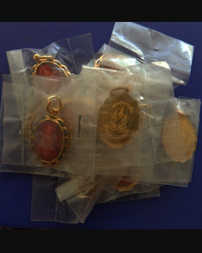 พร้อมกัน 10 องค์ !! ล็อคเก็ตพระพุทธนฤมิต วัดดอน ยานนาวา กทม.เนื้ออลูมิเนียมชุบทองลงยา ปี 251กว่า สูงประมาณ 2 ซ.ม.