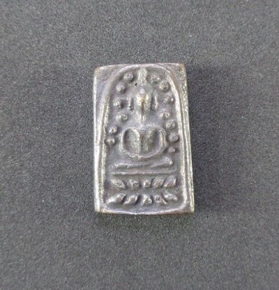 (120-) พระสมเด็จระฆังหลังฆ้อน 100 ปี วัดระฆัง จ.กรุงเทพฯ ปี 2562 เนื้อนวะโลหะ พร้อมกล่องเดิมจากวัด สวยครับ