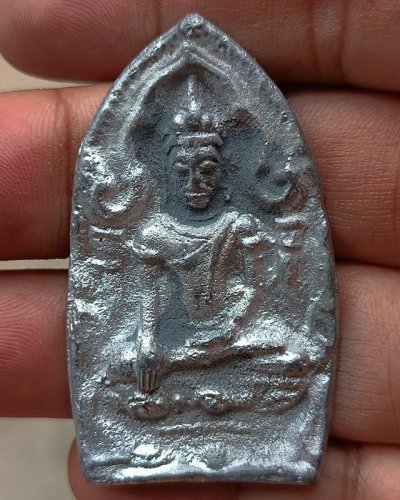 5.พระยอดขุนพลหล่อพิมพ์อยุธยา หลวงพ่อฑูรย์ วัดโพธินิมิตร เนื้อชิน พ.ศ. 2527 สูง 5 ซ.ม. สร้างจากเนื้อชินกรุเก่าที่ชำรุดแตกหัก