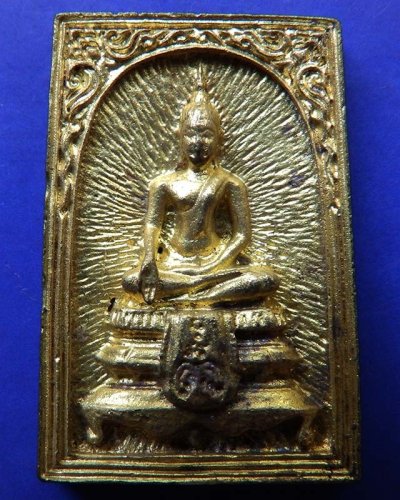 30.สมเด็จประทานพร หลังรูปเหมือนหลวงพ่อแพ วัดพิกุลทอง พ.ศ. 2534 เนื้อทองผสม พร้อมกล่องเดิม