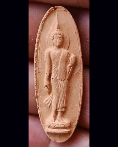 3.พระ 25 พุทธศตวรรษ เนื้อดิน พิมพ์สายสิญจน์ พร้อมกล่องกำมะหยึ่สวยงาม