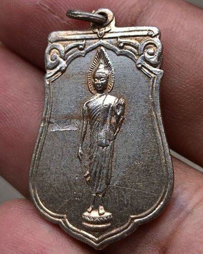 3.ราคาพิเศษ !! เหรียญเสมาฉลอง 25 พุทธศตวรรษ พ.ศ. 2500 เนื้ออัลปาก้า พิมพ์แขนเล็ก