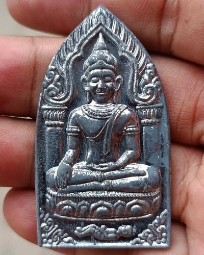 12.พระยอดขุนพลปั๊มพิมพ์สุพรรณ หลวงพ่อฑูรย์ วัดโพธินิมิตร เนื้อชินพิมพ์ใหญ่ พ.ศ. 2527 สูง 5.7 ซ.ม. สร้างจากเนื้อชินกรุเก่าที่ชำรุดแตกหัก