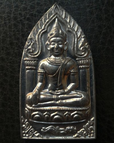 3.พระยอดขุนพลปั๊มพิมพ์สุพรรณ หลวงพ่อฑูรย์ วัดโพธินิมิตร เนื้อชินพิมพ์ใหญ่ พ.ศ. 2527 สูง 5.7 ซ.ม. สร้างจากเนื้อชินกรุเก่าที่ชำรุดแตกหัก