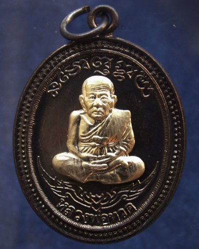 กรรมการ !!! เลข 14...เหรียญหลวงปู่ทวด หลังพ่อท่านเขียว วัดห้วยเงาะ รุ่นกิตติคุโณ 82 เนื้อทองแดงรมดำหน้า-หลังอัลปาก้า โค้ด-เลข พร้อมกล่องเดิม พ.ศ. 2553 สร้างแจกกรรมการ 999 องค์