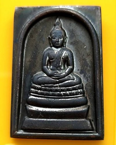 8.สมเด็จพระพุทธนวมหาราชายุจฉับปริวัตนมงคล ในหลวงครบ 6 รอบ จัดสร้างโดยสำนักนายกรัฐมนตรี พ.ศ. 2542 กล่องเดิม ตอกโค้ด