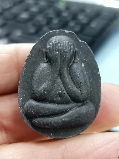 2-1875 วัดใจ 100 G#6 พระปิดตามหาลาภ รามัญ หลวงพ่อชำนาญ วัดชินวราราม จ.ปทุมธานี ปี 2561 ผงดำใบลาน เสกนาน 2 ปี ในลังปืน***สายวัดชินวรารามวรวิหาร