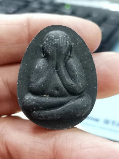 2-1871 วัดใจ 100 G#2 พระปิดตามหาลาภ รามัญ หลวงพ่อชำนาญ วัดชินวราราม จ.ปทุมธานี ปี 2561 ผงดำใบลาน เสกนาน 2 ปี ในลังปืน***สายวัดชินวรารามวรวิหาร