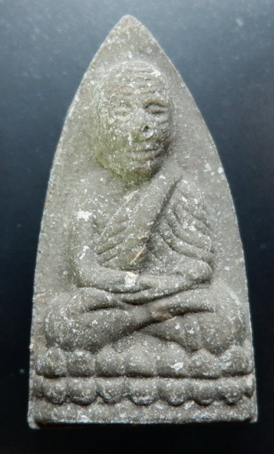 (120-) พระหลวงปู่ทวด พิมพ์เตารีด เนื้อดินผสมว่านหลังยันต์ พอสวยครับ