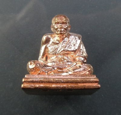 รูปหล่อลอยองค์หลวงปู่ทวดเหยียบน้ำทะเลจืด รุ่นนิรันตราย วัดแค จ.สุพรรณบุรี เนื้อทองแดง สวยครับ