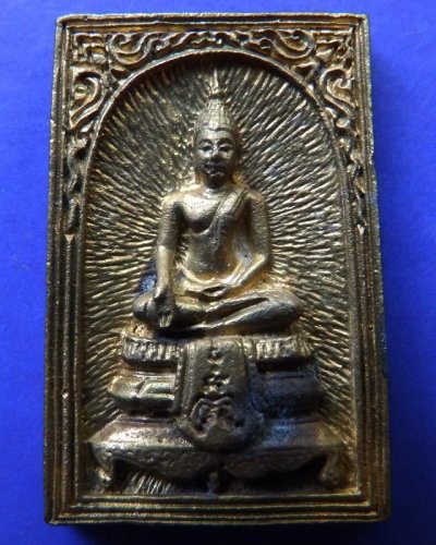 12.สมเด็จประทานพร หลังรูปเหมือนหลวงพ่อแพ วัดพิกุลทอง พ.ศ. 2534 เนื้อทองผสม พร้อมกล่องเดิม