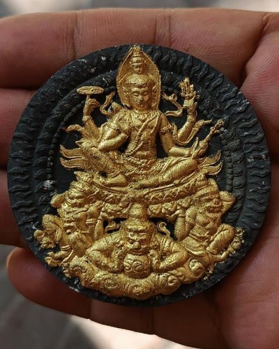 องค์พ่อจตุคามรามเทพ เนื้อดำปิดทอง รุ่นตามรอยพ่อ ไหว้ครูวัดคอหงษ์ 2550 โค้ดกรรมการ+เลข 03445 ขนาด 5.5 ซ.ม. แถมตลับใส่พร้อมใช้