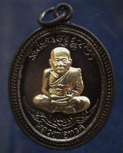 กรรมการ !!! เลข 126...เหรียญหลวงปู่ทวด หลังพ่อท่านเขียว วัดห้วยเงาะ รุ่นกิตติคุโณ 82 เนื้อทองแดงรมดำหน้า-หลังอัลปาก้า โค้ด-เลข พร้อมกล่องเดิม พ.ศ. 2553 สร้างแจกกรรมการ 999 องค์