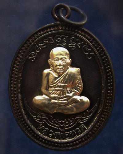 กรรมการ !!! เลข 157...เหรียญหลวงปู่ทวด หลังพ่อท่านเขียว วัดห้วยเงาะ รุ่นกิตติคุโณ 82 เนื้อทองแดงรมดำหน้า-หลังอัลปาก้า โค้ด-เลข พร้อมกล่องเดิม พ.ศ. 2553 สร้างแจกกรรมการ 999 องค์