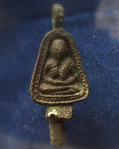 แท้ๆ จากวัด !! เหรียญหล่อจอบใหญ่ หลวงพ่อเงิน รุ่นปืนแตก วัดคงคาราม (บางคลานใต้) ตัดจากช่อกรรมการ ปี 2528 (1)