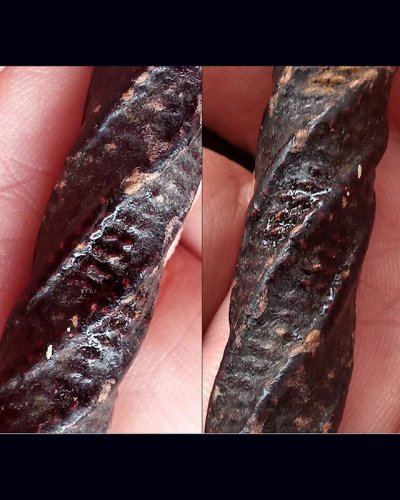 ตะกรุดหลวงปู่ศุข วัดปากคลองมะขามเฒ่า เนื้อตะกั่ว เชือกถัก ลงรัก ยาว 8.5 ซ.ม.