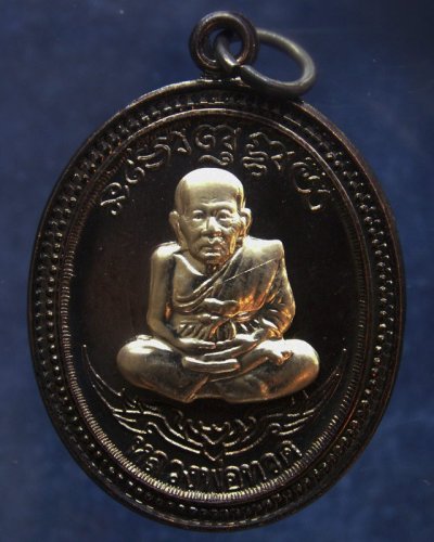 กรรมการ !!! เลข 92...เหรียญหลวงปู่ทวด หลังพ่อท่านเขียว วัดห้วยเงาะ รุ่นกิตติคุโณ 82 เนื้อทองแดงรมดำหน้า-หลังอัลปาก้า โค้ด-เลข พร้อมกล่องเดิม พ.ศ. 2553 สร้างแจกกรรมการ 999 องค์