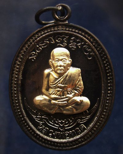 กรรมการ !!! เลข 112...เหรียญหลวงปู่ทวด หลังพ่อท่านเขียว วัดห้วยเงาะ รุ่นกิตติคุโณ 82 เนื้อทองแดงรมดำหน้า-หลังอัลปาก้า โค้ด-เลข พร้อมกล่องเดิม พ.ศ. 2553 สร้างแจกกรรมการ 999 องค์