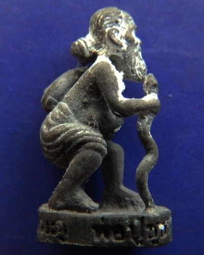 11.พ่อปู่ชูชกเทพขอได้ รุ่นแรก หลวงปู่คำบุ วัดกุดชมภู พ.ศ. 2553 เนื้อทองทิพย์ ยิงโค๊ด-เลข พร้อมกล่องเดิม