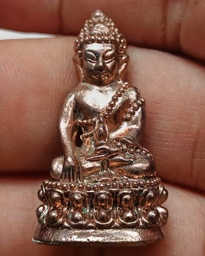 พระชัยก้นอุดผง หลวงปู่ทวด รุ่นตำหนักทอง หลวงปู่ทอง สุสังวโร วัดป่ากอสุวรรณ จ.สงขลา พ.ศ. 2540 กะหลั่ยนาค ตอกโค้ด+เลข 3057