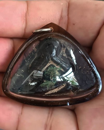 ปิดตาหลังพระราหู เนื้อผงเจุ่มรัก มีจาร พระบ้านเก่าเก็บหลายสิบปี เลี่ยมโบราณ