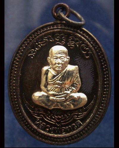 กรรมการ !!! เลข 994...เหรียญหลวงปู่ทวด หลังพ่อท่านเขียว วัดห้วยเงาะ รุ่นกิตติคุโณ 82 เนื้อทองแดงรมดำหน้า-หลังอัลปาก้า โค้ด-เลข พร้อมกล่องเดิม พ.ศ. 2553 สร้างแจกกรรมการ 999 องค์