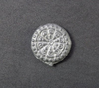 (120-) งบน้ำอ้อยเนื้อชินตะกั่วพรายเงิน ขนาด 2 ซม. สวยครับ