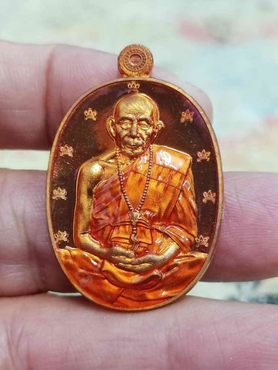 2-1660 วัดใจ 150 เหรียญรุ่นเจ้าสัวพันล้าน มีจอบไม่มีจน หลวงปู่เปลื้อง วัดพังดาน จ.พัทลุง 2567 รก.8.34 ทองแดงผิวไฟ ลงยาจีวร ตอกศาลารอบ หมายเลข 236 กล่องเดิม***จี้กงแห่งแดนใต้สายเขาอ้อ