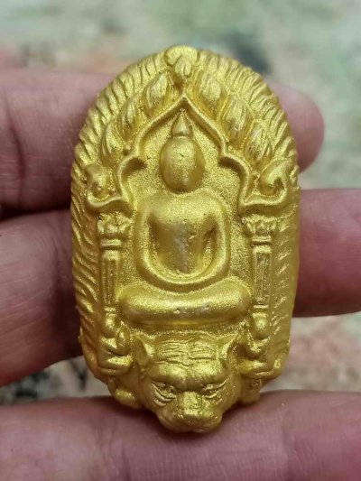 2-1899 วัดใจ 100 พระผงขุนแผนชาติพยัคฆ์ หลวงปู่อิ่ม วัดทุ่งนาใหม่ จ.นครศรีธรรมราช 2566 มวลสารดี อ็อปชั่นเต็ม หมายเลข 89 กล่องเดิม