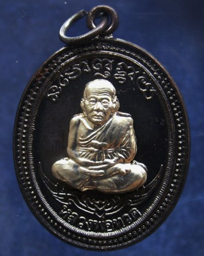 กรรมการ !!! เลข 21...เหรียญหลวงปู่ทวด หลังพ่อท่านเขียว วัดห้วยเงาะ รุ่นกิตติคุโณ 82 เนื้อทองแดงรมดำหน้า-หลังอัลปาก้า โค้ด-เลข พร้อมกล่องเดิม พ.ศ. 2553 สร้างแจกกรรมการ 999 องค์