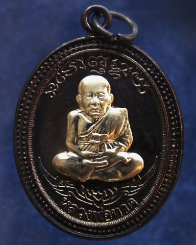 กรรมการ !!! เลข 23...เหรียญหลวงปู่ทวด หลังพ่อท่านเขียว วัดห้วยเงาะ รุ่นกิตติคุโณ 82 เนื้อทองแดงรมดำหน้า-หลังอัลปาก้า โค้ด-เลข พร้อมกล่องเดิม พ.ศ. 2553 สร้างแจกกรรมการ 999 องค์
