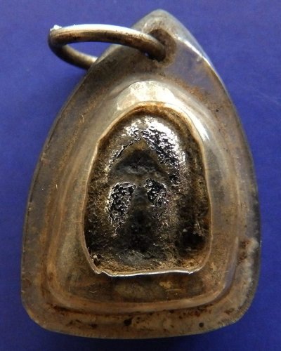 ปิดตาขรัวเฒ่าคลุมโปง วัดท่าพระ ฝั่งธนบุรี เนื้อตะกั่วผสมปรอท พระสวยมาก อยู่ในเลี่ยมโบราณเก่าเดิมๆ