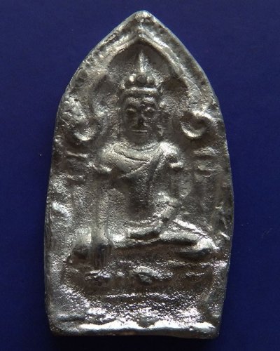 7.พระยอดขุนพลหล่อพิมพ์อยุธยา หลวงพ่อฑูรย์ วัดโพธินิมิตร เนื้อชิน พ.ศ. 2527 สูง 5 ซ.ม. สร้างจากเนื้อชินกรุเก่าที่ชำรุดแตกหัก