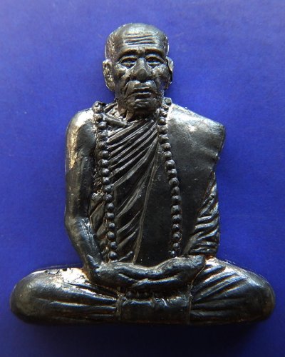 2.รูปเหมือนตัดชิดเนื้อตะกั่ว หลวงปู่คำบุ วัดกุดชมภู ตอกโค้ด พร้อมซอง+ใบแนบเดิม