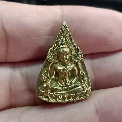 2-90 วัดใจ 100 เหรียญหล่อพระพุทธชินราชใบมะยม รุ่น 49 มิตรภาพ วัดราชบูรณะ พิษณุโลก เนื้อนวโลหะ ปี 2549 กล่องเดิม