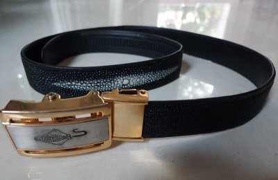 เข็มขัดหนังปลากระเบน หัวเข็มขัดสีทอง แท้จากฟาร์มจระเข้สมุทรปราการ พร้อมกล่อง มือ 1