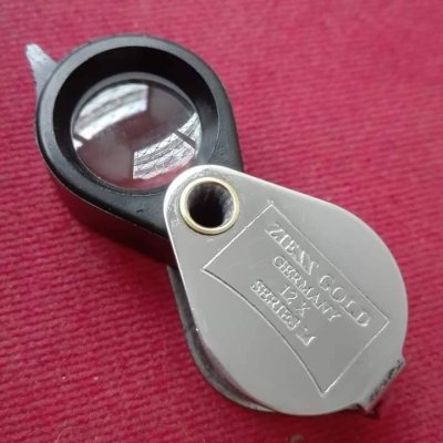 กล้องส่องพระ Ziess Gold 12x germany เลนส์แก้วแท้ ใสแจ๋ว รุ่นนี้หายากไม่ค่อยเจอกันบ่อยๆ มือ 1 เป็นรุ่นเก่า ตัวสเตนเลส แกนเป็นทองเหลือง เลนส์แก้วแท้ สวยมากกล้องส่องพระ Ziess Gold 12x germany เลนส์แก้วแท้ ใสแจ๋ว รุ่นนี้หายากไม่ค่อยเจอกันบ่อยๆ มือ 1