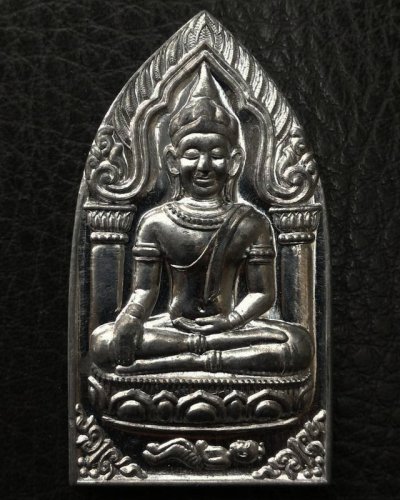 2.พระยอดขุนพลปั๊มพิมพ์สุพรรณ หลวงพ่อฑูรย์ วัดโพธินิมิตร เนื้อชินพิมพ์ใหญ่ พ.ศ. 2527 สูง 5.7 ซ.ม. สร้างจากเนื้อชินกรุเก่าที่ชำรุดแตกหัก