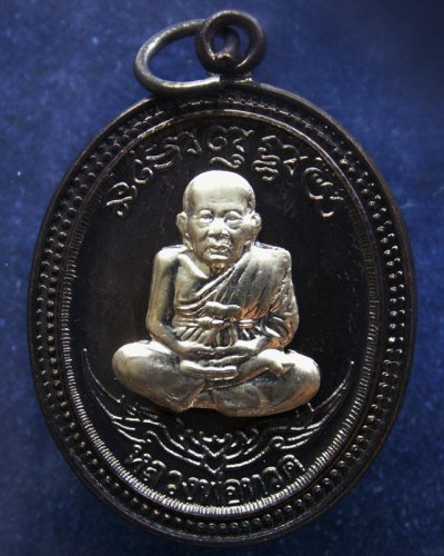 กรรมการ !!! เลข 64...เหรียญหลวงปู่ทวด หลังพ่อท่านเขียว วัดห้วยเงาะ รุ่นกิตติคุโณ 82 เนื้อทองแดงรมดำหน้า-หลังอัลปาก้า โค้ด-เลข พร้อมกล่องเดิม พ.ศ. 2553 สร้างแจกกรรมการ 999 องค์