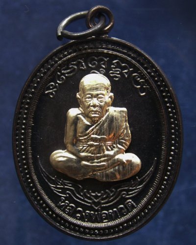 กรรมการ !!! เลข 52...เหรียญหลวงปู่ทวด หลังพ่อท่านเขียว วัดห้วยเงาะ รุ่นกิตติคุโณ 82 เนื้อทองแดงรมดำหน้า-หลังอัลปาก้า โค้ด-เลข พร้อมกล่องเดิม พ.ศ. 2553 สร้างแจกกรรมการ 999 องค์