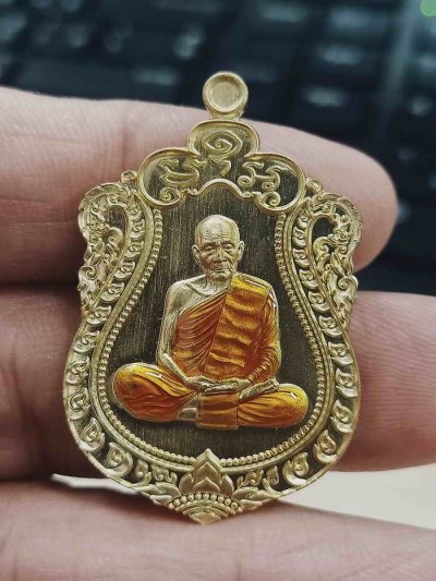 2-1319 วัดใจ 100 เหรียญที่ระลึก ฉลองอายุครบ 8 รอบ หลวงปู่บุญทัน วัดกาพระคุณาราม จ.สุรินทร์ 2567 สัตตะ ลงยาจีวร หมายเลข 126 สร้าง 297 เหรียญ กล่องเดิม